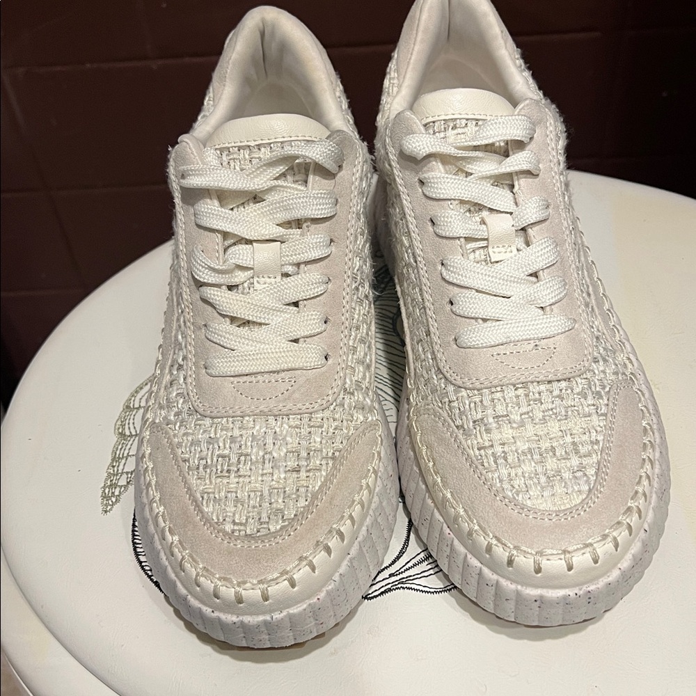 Universal Thread Cream White Tweed Lace-Up Sneakers